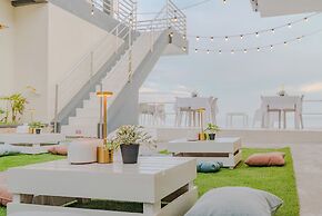 GT Seaside Inn