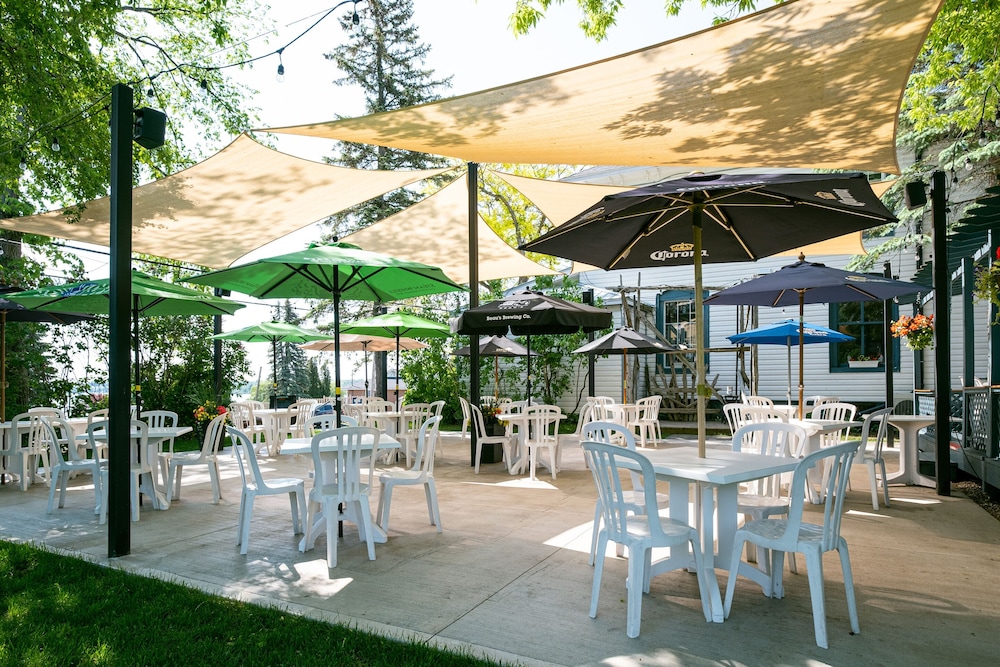 The Cove Inn