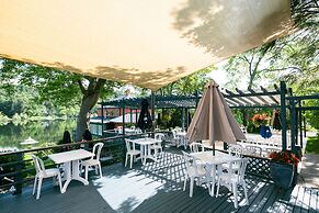 The Cove Inn