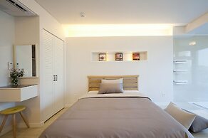 Comma & Resort