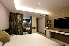 Royal Prime Hotel