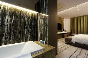 Royal Prime Hotel