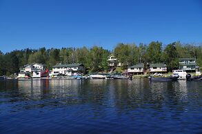 Dogtooth Lake Resort