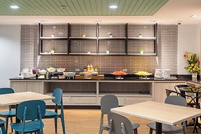 Recenta Phuket Suanluang by Deevana