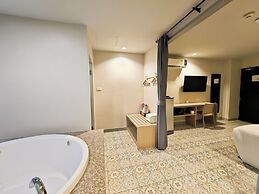 Recenta Suite Phuket Suanluang