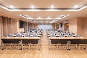 Recenta Suite Phuket Suanluang