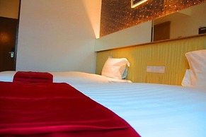 906 Premier Hotel