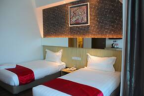 906 Premier Hotel