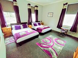 OYO Gin House Hotel