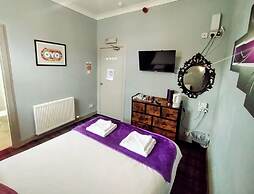 OYO Gin House Hotel