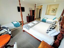 OYO Gin House Hotel