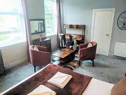 OYO Gin House Hotel