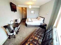OYO Gin House Hotel
