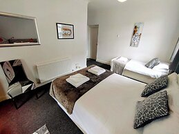 OYO Gin House Hotel