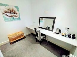 OYO Gin House Hotel