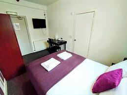 OYO Gin House Hotel