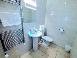 OYO Gin House Hotel