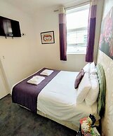 OYO Gin House Hotel