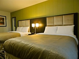 Stoughton Western Star Inn & Suites