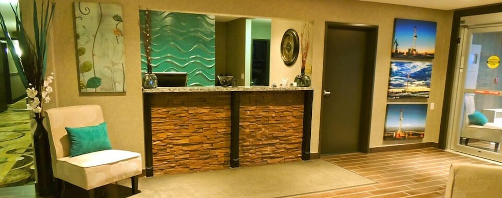 Stoughton Western Star Inn & Suites