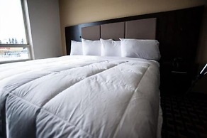 Stoughton Western Star Inn & Suites