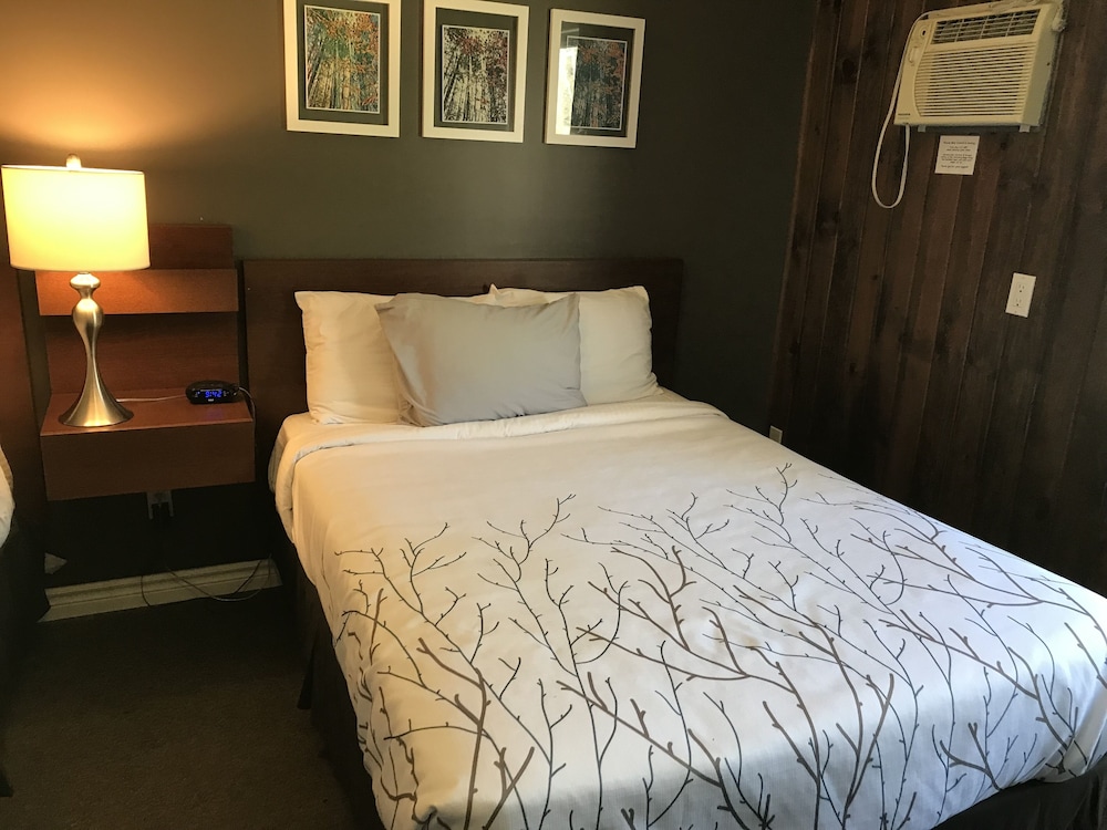 Hush Lodge & Cottages