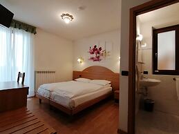 Hotel Denny