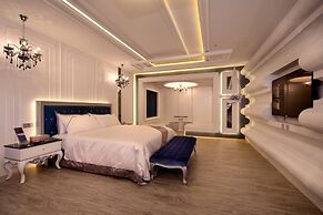 Uher Luxury Resort & Hotel