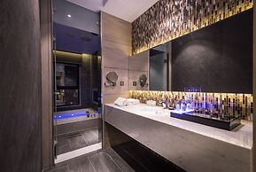 Uher Luxury Resort & Hotel