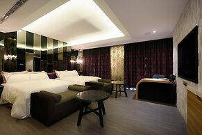 Uher Luxury Resort & Hotel