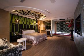 Uher Luxury Resort & Hotel