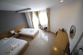 Sailing Hotel