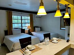 The Colony Club Inn & Suites