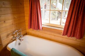 Storm Mountain Lodge Cabins & Dining