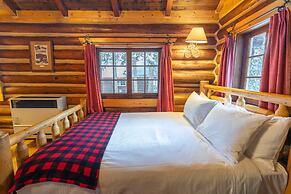 Storm Mountain Lodge Cabins & Dining