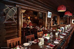 Storm Mountain Lodge Cabins & Dining