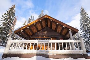 Storm Mountain Lodge Cabins & Dining