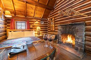 Storm Mountain Lodge Cabins & Dining
