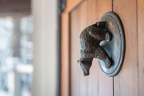 Storm Mountain Lodge Cabins & Dining