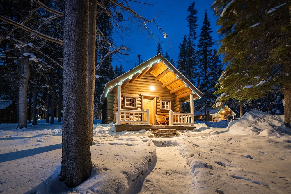 Storm Mountain Lodge Cabins & Dining