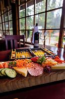 Storm Mountain Lodge Cabins & Dining