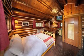 Storm Mountain Lodge Cabins & Dining
