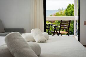 Kamari Beach Hotel