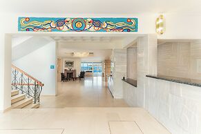 Kamari Beach Hotel