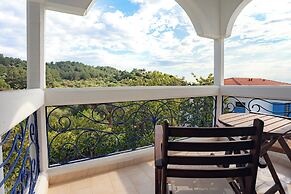 Kamari Beach Hotel