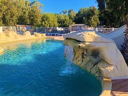 Camping La Pinède