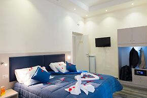 Napoli's Gold Hotel