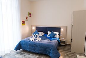 Napoli's Gold Hotel