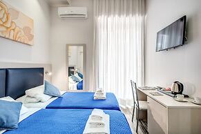 Napoli's Gold Hotel