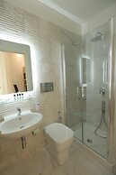 Napoli's Gold Hotel